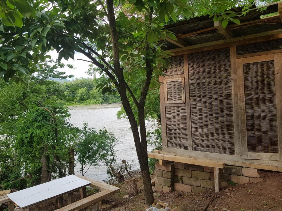Hotel Shaumiani คูทายสิ ภายนอก รูปภาพ
